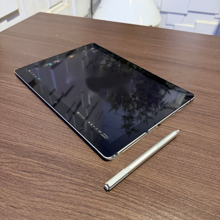 HP Elite x2 1012 G2 touchscreen display in tablet mode